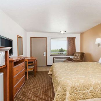 Super 8 by Wyndham Goodland - Guest room - Hotels Near Me - Goodland, Kansas Super 8 by Wyndham Goodland - Guest room - Hotels Near Me - Goodland, Kansas
