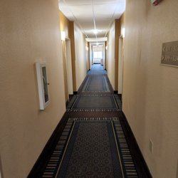 Candlewood Suites Decatur Medical Center - Clean and clear hallway
