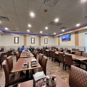 King Buffet - Fairly empty in the early evening. Fills up a lot by 6:00 PM!! - Mongolian Near Me - Aurora, Colorado