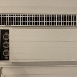 Country Squire Motel - Old school a/c unit