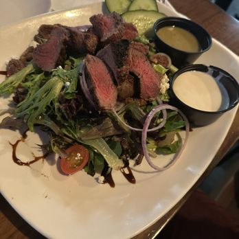 Purrr - Steak salad - Cocktail Bars Near Me - Yakima, Washington