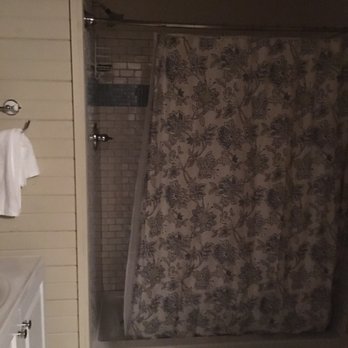 Enchanted Treehouses - Bathroom with shower - Vacation Rentals Near Me - Eureka Springs, Arkansas
