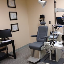 Aksarben Eye Care - Exam room