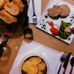 French onion soup and pâté with bread