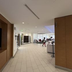 Delta Sky Club - Concourse E - Check-in area