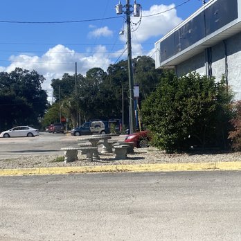 Grease Monkey - Table and chairs sit if you don't want to sit in the lobby - Oil Change Stations Near Me - St. Augustine, Florida