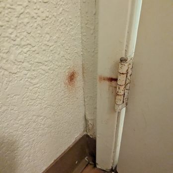Motel 6 - Rusty hinge & rust marks on wall - Hotels Near Me - Coalinga, California