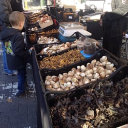 Marché Jourdan - Champignons de toutes sortes, promo interessantes