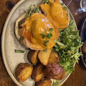 Alchemy - Salmon eggs benny - Breakfast & Brunch Near Me - Richmond Hill, Ontario