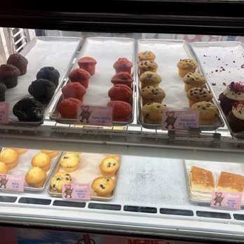 Leonard's Bakery - Pastries display - Bakeries Near Me - Honolulu, Hawaii Leonard's Bakery - Pastries display - Bakeries Near Me - Honolulu, Hawaii