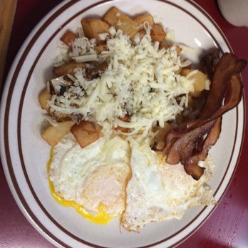 Lighthouse Restaurant and Grocery - 2 eggs and bacon breakfast:) also amazing :) - Grocery Near Me - Woodlawn, Ontario