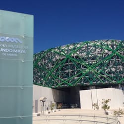Instituto de Historia y Museos de Yucatán - Fachada del museo, las oficinas ocupan la parte frontal que forma la copa de la ceiba