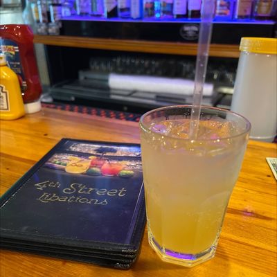 4th Street Bar and Grill by null