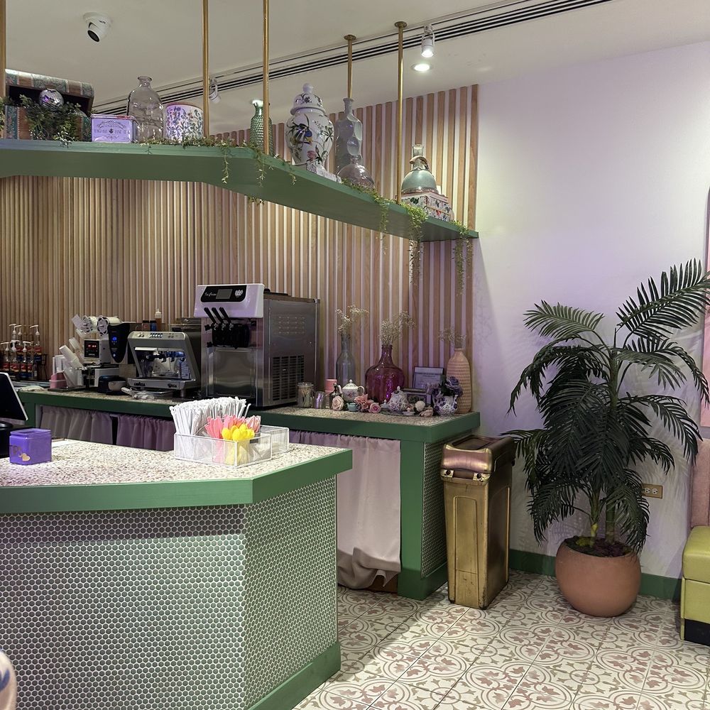 Matcha Cita - Vintage looking counter - Coffee & Tea Near Me - Chicago, Illinois Matcha Cita - Vintage looking counter - Coffee & Tea Near Me - Chicago, Illinois
