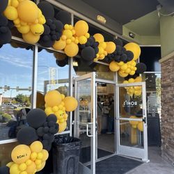Roni's Mac Bar - Entrance