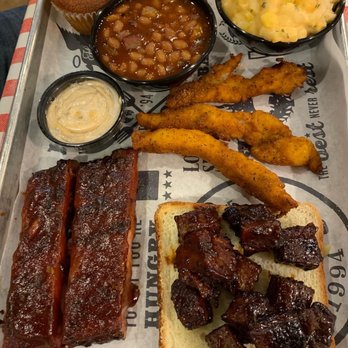 Famous Dave's Bar-B-Que - ows a tray of food - Barbeque Near Me - Mountainside, New Jersey Famous Dave's Bar-B-Que - ows a tray of food - Barbeque Near Me - Mountainside, New Jersey