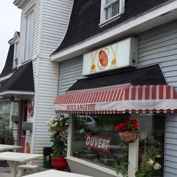 Bis La Boulange - the outside of a restaurant - Bakeries Near Me - Riviere-Du-Loup, Quebec