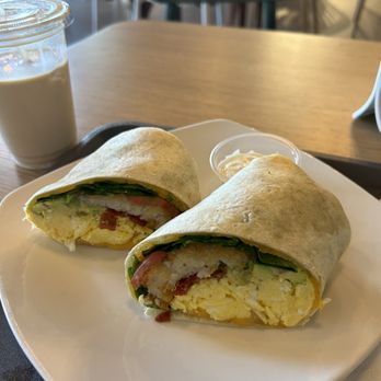 Moma’s Cafe - Breakfast burrito - Cafes Near Me - Orlando, Florida