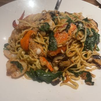 Yard House - Lobster Garlic Noodles - Bars Near Me - San Antonio, Texas Yard House - Lobster Garlic Noodles - Bars Near Me - San Antonio, Texas