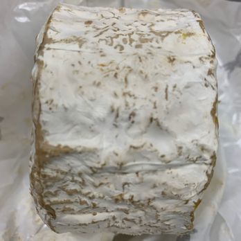 Erewhon - Cheese - Grocery Near Me - Calabasas, California