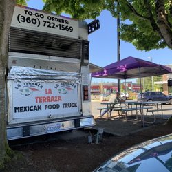 La Terraza Food Truck Tulalip - Food truck/outdoor eating area, Wednesday 19 July 2023.