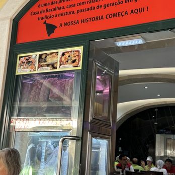 O Rei Do Bacalhau - The entrance - Seafood Near Me - Lisbon, 11