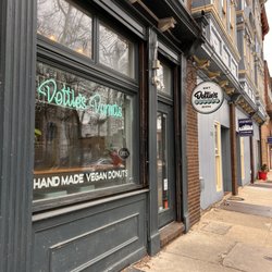Dottie's Donuts - Outside