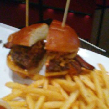 Marcus BistroPlex Southridge - Smash burger - Cinema Near Me - Greendale, Wisconsin