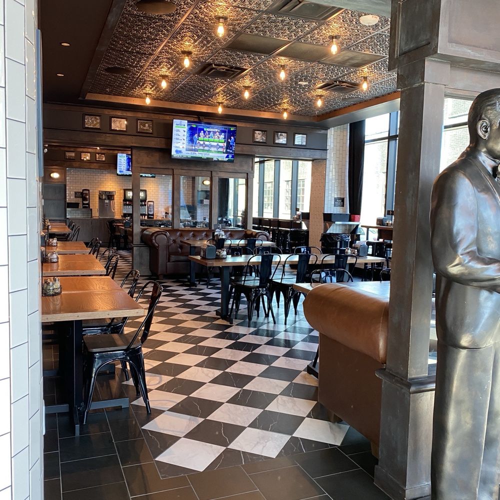 Goodfellas Pizzeria - Gulch - Dining Area - Pizza Near Me - Nashville, Tennessee Goodfellas Pizzeria - Gulch - Dining Area - Pizza Near Me - Nashville, Tennessee