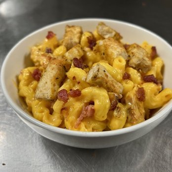 Legends Bar & Grill - Chicken Bacon With Homemade Mac n Cheese - Sports Bars Near Me - Mauston, Wisconsin
