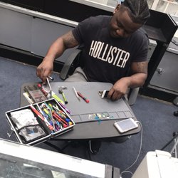 Cell Phone And Computer Repairs - Chris fixing phones
