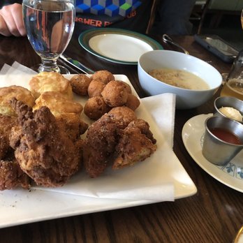 Laura Lee's - Fried chicken platter @ brunch - New American Near Me - Richmond, Virginia Laura Lee's - Fried chicken platter @ brunch - New American Near Me - Richmond, Virginia