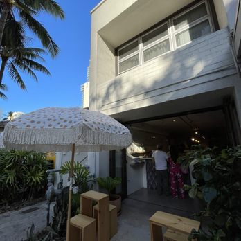 Arvo at the Surfjack - Front side from Lewers - Coffee & Tea Near Me - Honolulu, Hawaii