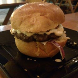 Celestinnas - Hamburguesa de 200g de picanha, panceta en cubos, cebolla morada y gorgonzola #Celestinnas