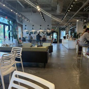 Blūm - Inside - Coffee & Tea Near Me - Charleston, South Carolina