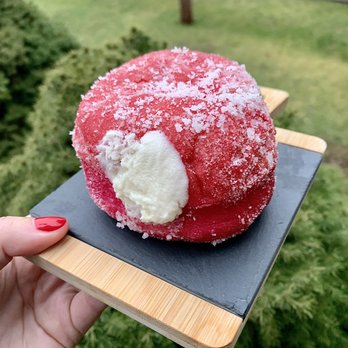 Bomboloni Boss - Red velvet - Italian Near Me - Montreal, Quebec Bomboloni Boss - Red velvet - Italian Near Me - Montreal, Quebec
