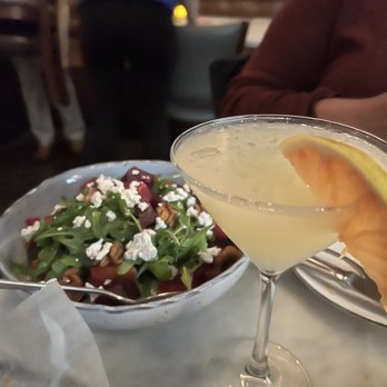 Gatsby's Landing - Beet salad and grapefruit martini - New American Near Me - Roslyn, New York