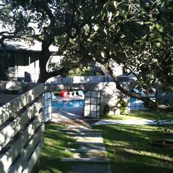 Hotel Saint Cecilia - Beautiful - Hotels Near Me - Austin, Texas