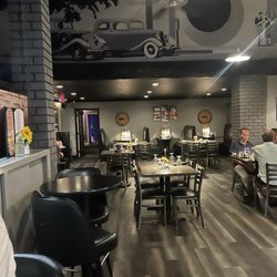Market Street Blade And Barrel - Dining area