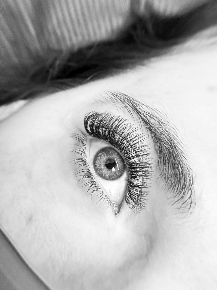Court’s Lash Room Logo