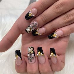 Top Nail Spa & Waxing - Classic french tip with charms
