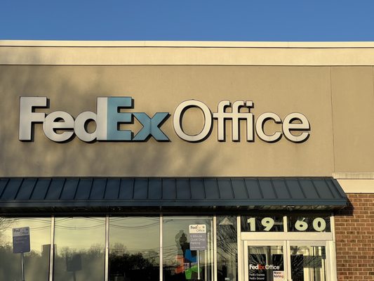 FedEx 店舗サイン l.jpg