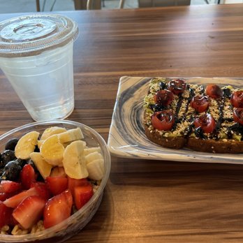 ReFresh Superfood Cafe - Açaí bowl and Caprese Avocado Toast - Coffee & Tea Near Me - Cumming, Georgia