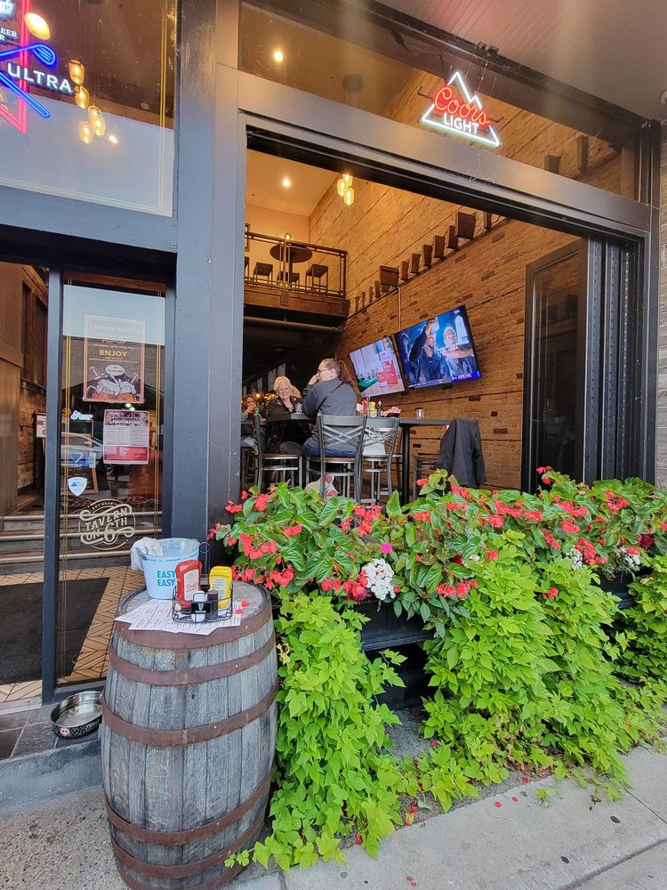 Social spots from Tavern On 6th