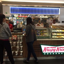 Krispy Kreme - Y entonces lo vi, un oasis en medio del desierto!!! Jajajaja y no lo pude evitar! Denme todas! Ahora!! Jajajaja