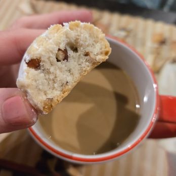 Mom's Apple Pie Bakery - Bakeries Near Me - Leesburg, Virginia Mom's Apple Pie Bakery - Bakeries Near Me - Leesburg, Virginia