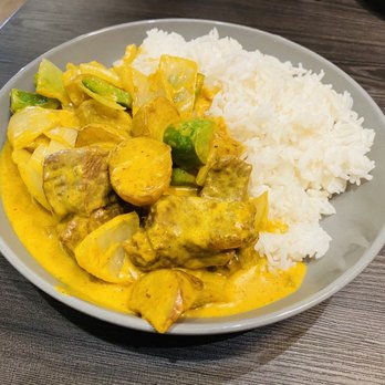 Yi Xin Cafe - Hong Kong Style Curry Beef Stew with rice - Hong Kong Style Cafe Near Me - Honolulu, Hawaii Yi Xin Cafe - Hong Kong Style Curry Beef Stew with rice - Hong Kong Style Cafe Near Me - Honolulu, Hawaii