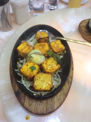 Roxy New Asian Tandoori Centre by null