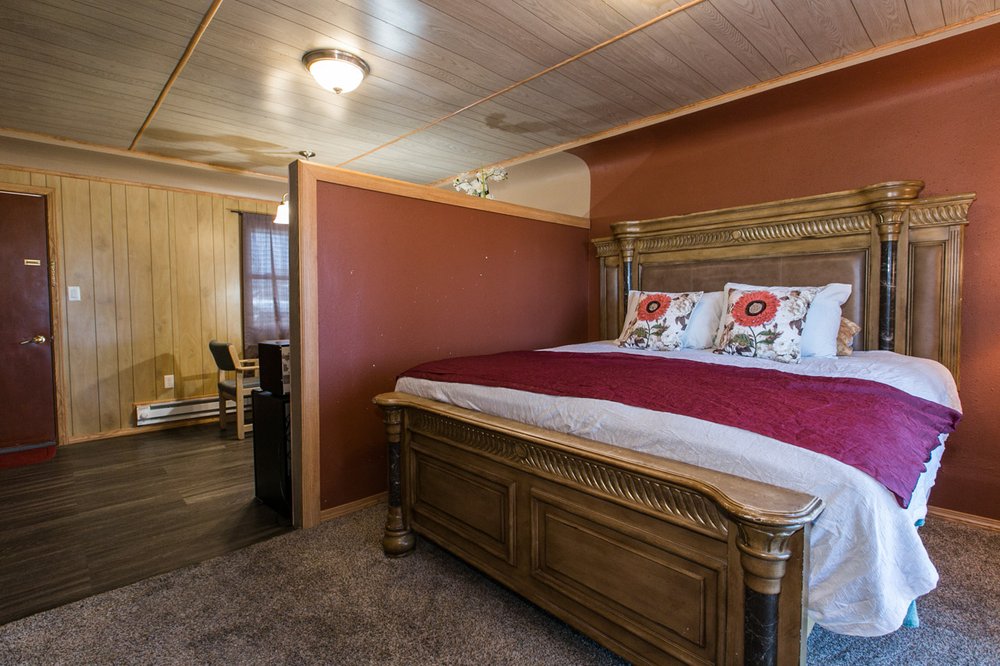 THE WISCONSIN WOOD INN Updated July 2024 224 S Main St, Dickeyville, Wisconsin Hotels