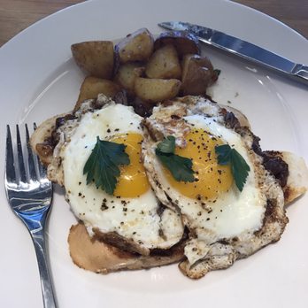 Earls Kitchen + Bar - Steak and eggs for brunch - New American Near Me - Somerville, Massachusetts